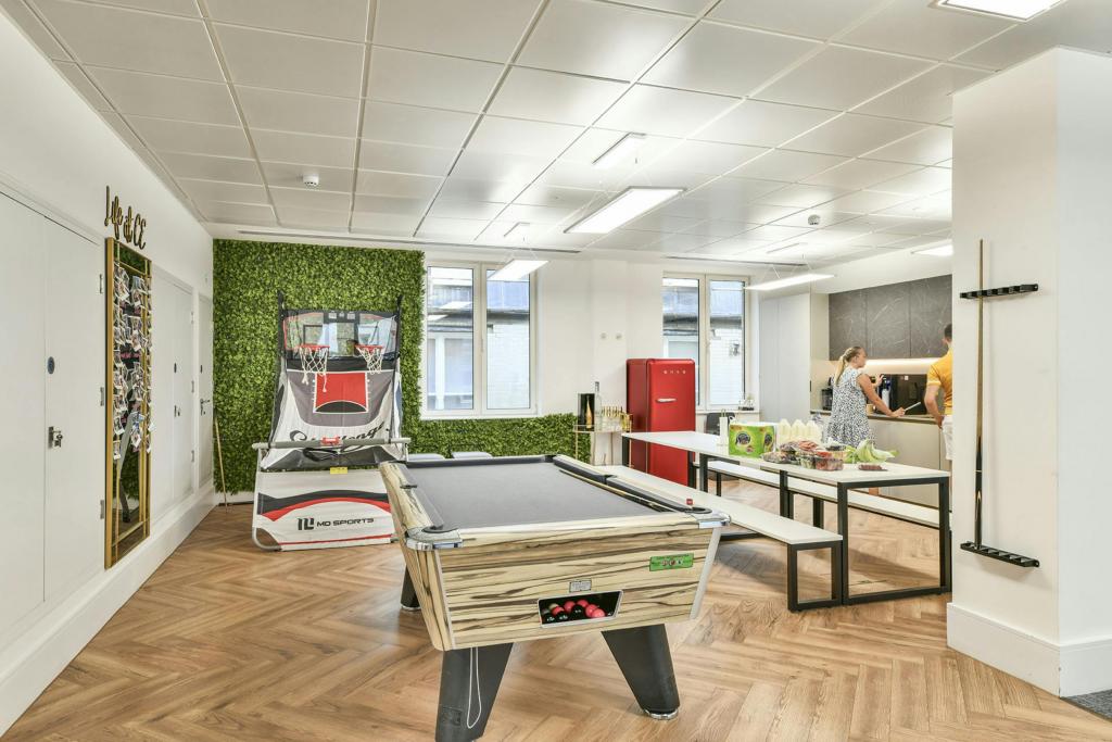 10 Throgmorton Avenue – Office Space for Lease – 25,052 sq ft – City Core North, London