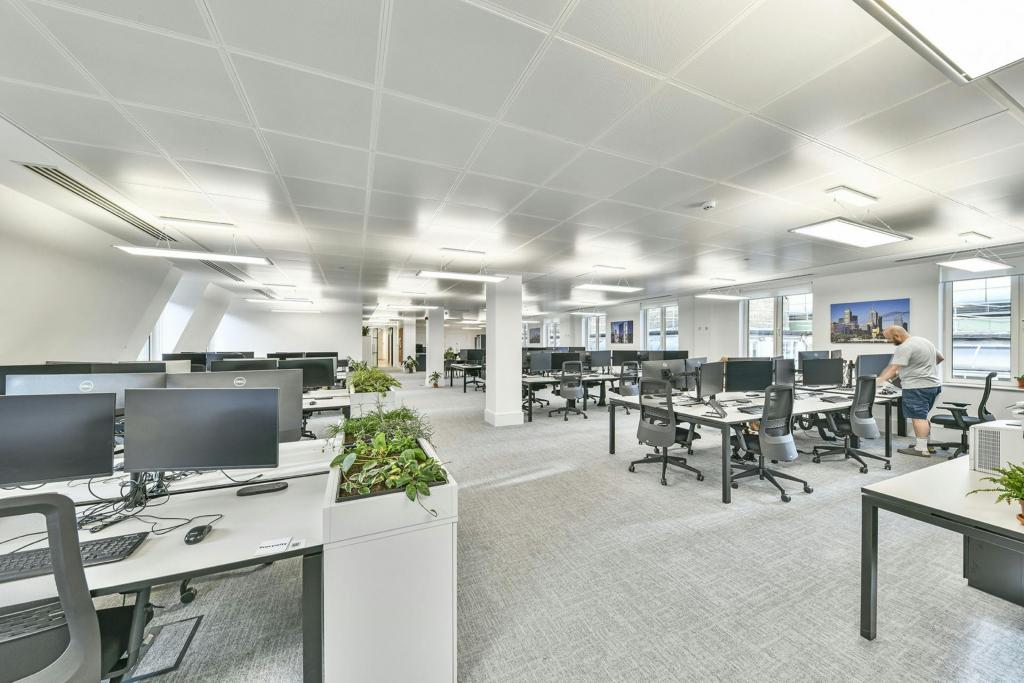 10 Throgmorton Avenue – Office Space for Lease – 25,052 sq ft – City Core North, London