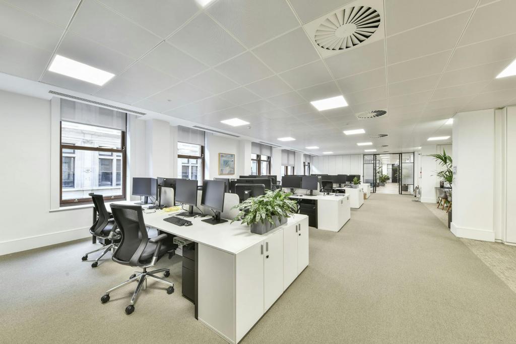 10 Throgmorton Avenue – Office Space for Lease – 25,052 sq ft – City Core North, London