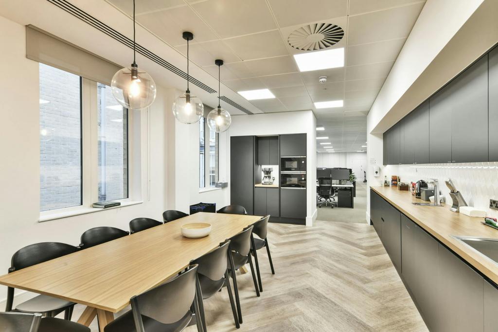 10 Throgmorton Avenue – Office Space for Lease – 25,052 sq ft – City Core North, London