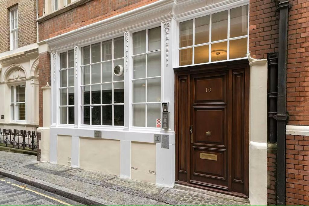 10 Ironmonger Ln – Dutton House – Office Space for Lease – City of London,