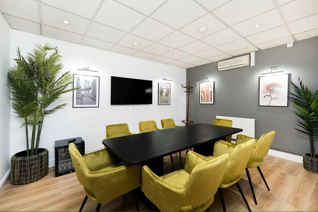 10 Ironmonger Ln – Dutton House – Office Space for Lease – City of London,