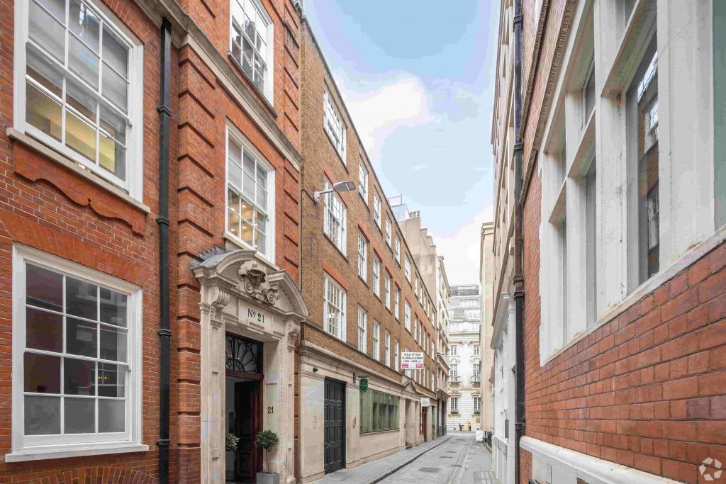 17-20 Ironmonger Ln – Office Space for Lease – City of London, EC2V 8EP