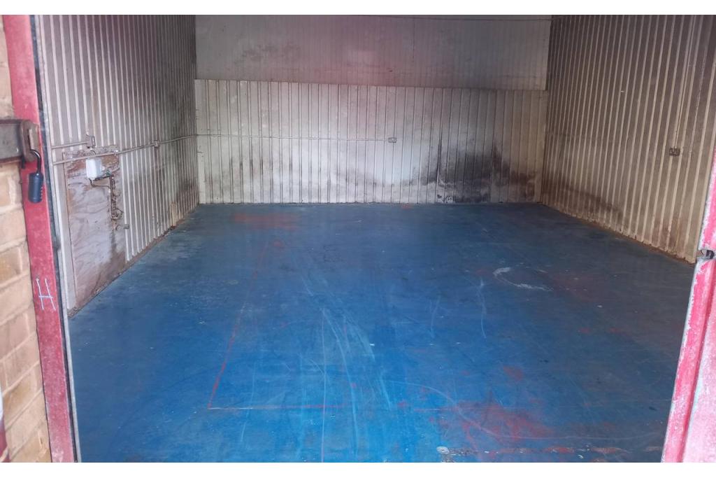 Unit 18, Arch 26 Grant Road, Clapham - SW11 2NU