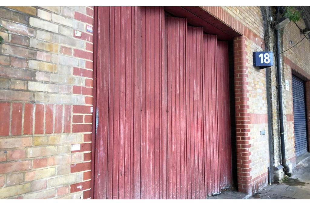 Unit 18, Arch 26 Grant Road, Clapham - SW11 2NU