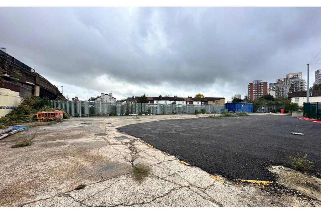 Land on the East Side of Lamberts Place – East Croydon, CR0 2BR