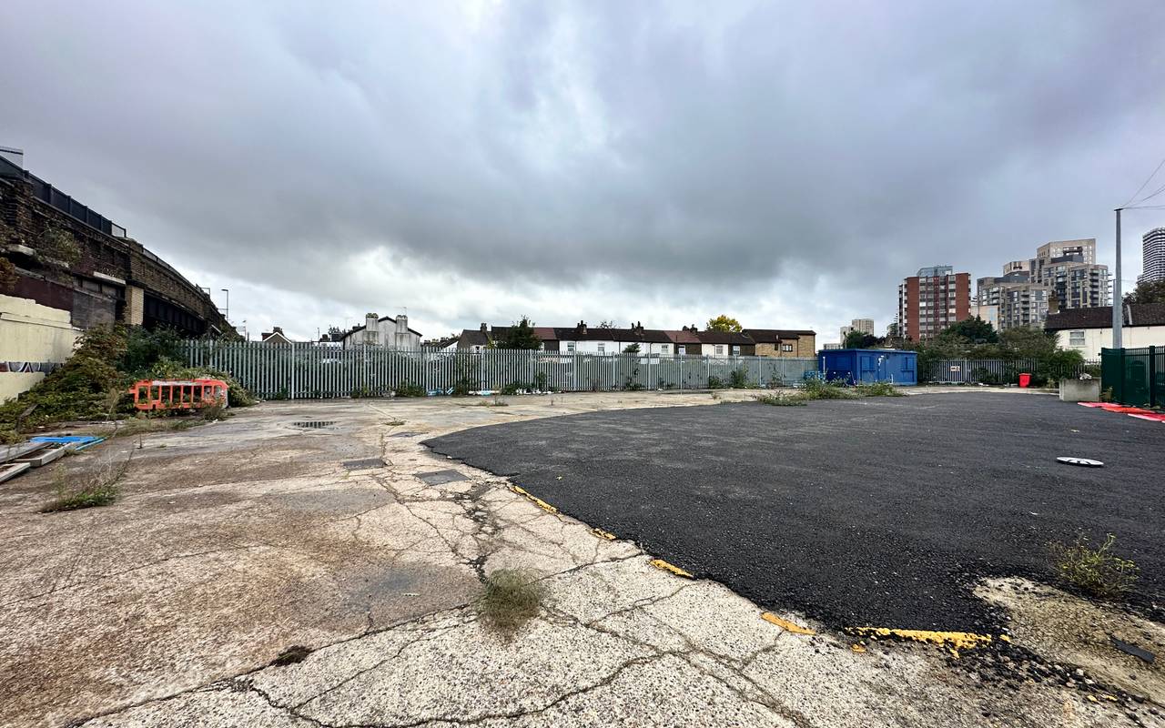 Land on the East Side of Lamberts Place – East Croydon, CR0 2BR