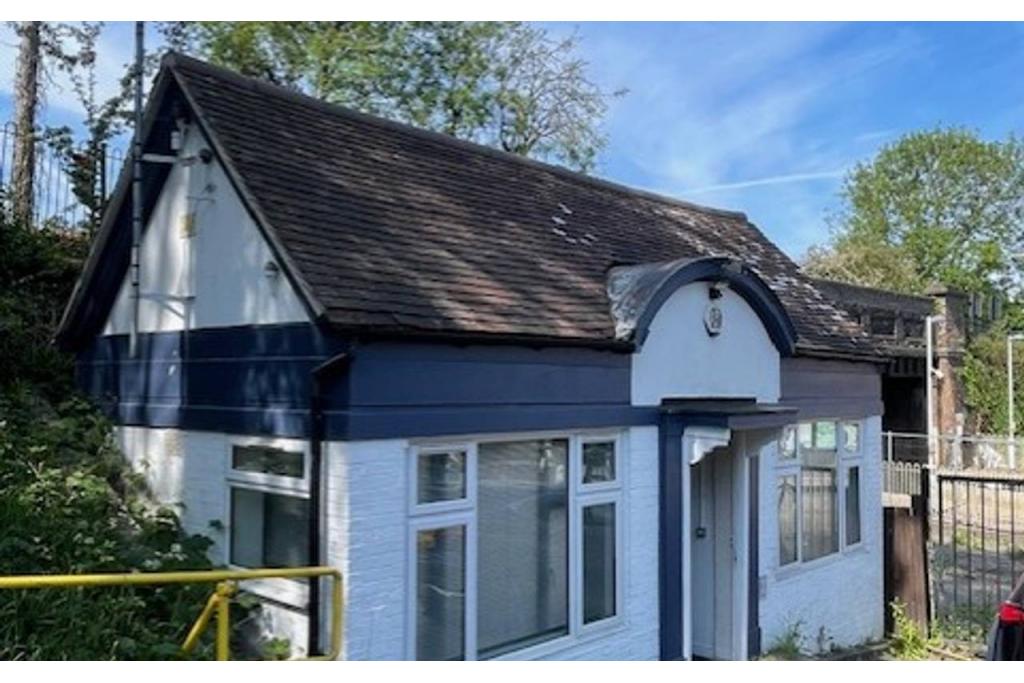 Downside Station Approach, Kingswood – Office/Storage/Retail Unit for Lease – 258 sq ft