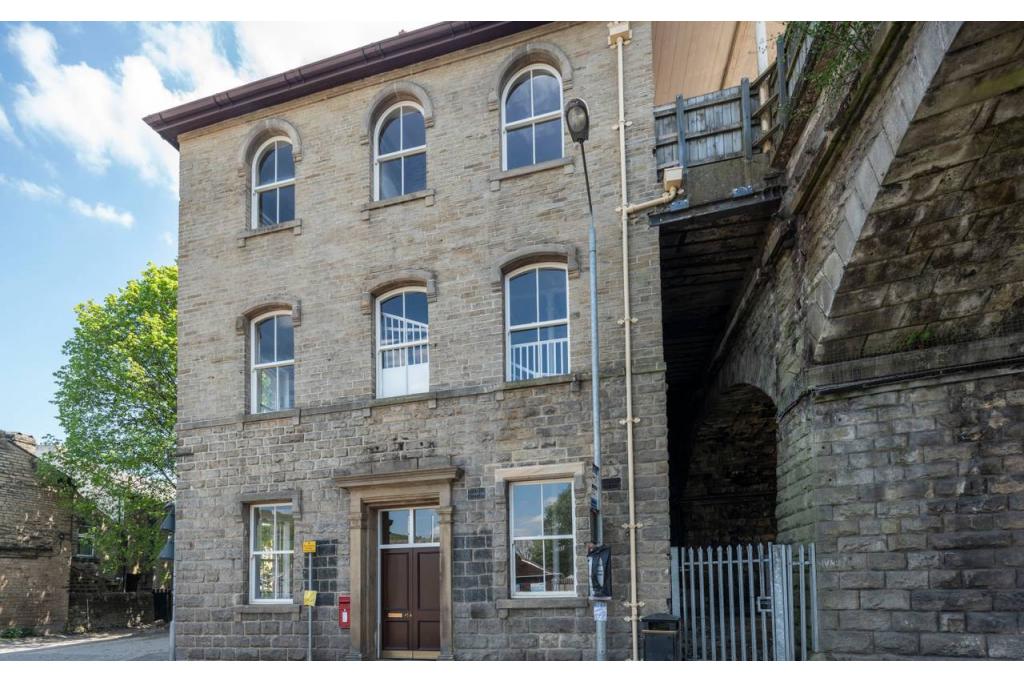 Former Station Building – Office Space – 2,280 sq ft – Mytholmroyd, HX7 5DZ