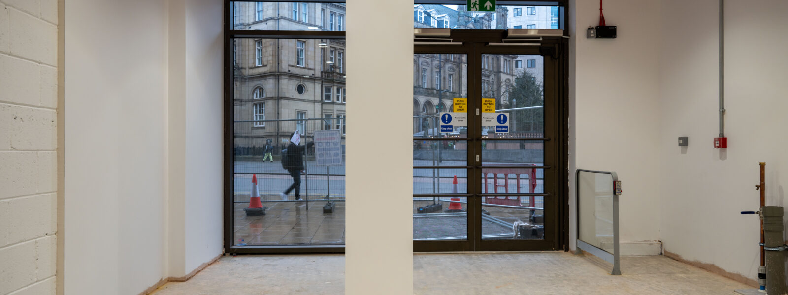 City Square Retail Unit – 327 sq ft – Prime Location at Leeds Station Entrane,Leeds, West Yorkshire