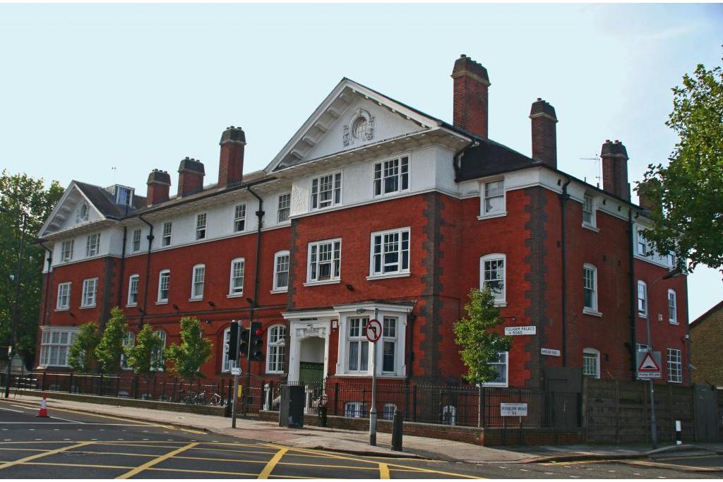 Modern Studio Apartment – Flat 218, Fulham Palace Road, Fulham W6 9HH