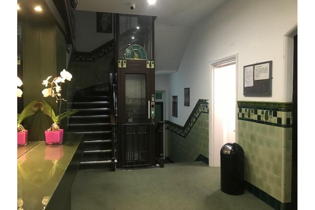 Modern Studio Apartment – Flat 218, Fulham Palace Road, Fulham W6 9HH