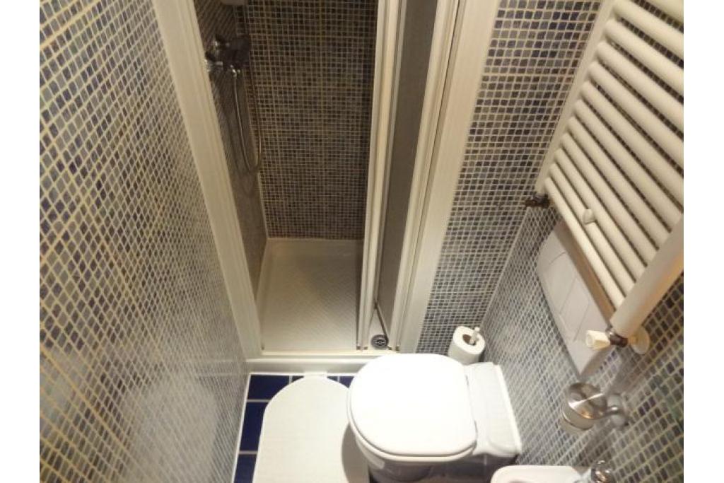 Modern Split-Level Studio Apartment – Flat 05, Fairholme Road, West Kensington