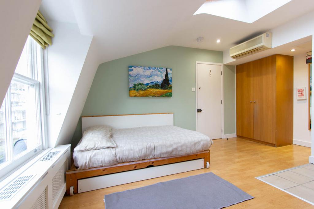 Modern Top-Floor Studio Apartment – Flat 17, Gloucester Street, Pimlico SW1V 2DB