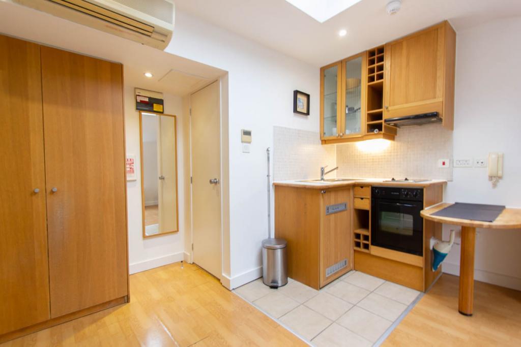 Modern Top-Floor Studio Apartment – Flat 17, Gloucester Street, Pimlico SW1V 2DB