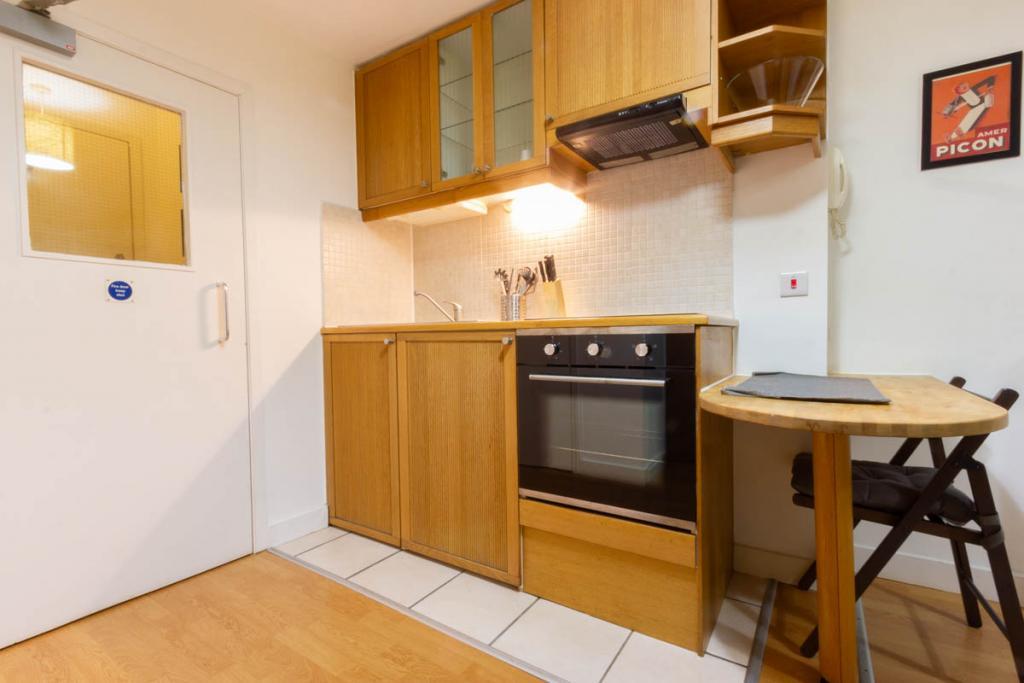 Modern Lower-Ground Studio Apartment – Flat 01, Gloucester Street, Pimlico SW1V 2DB