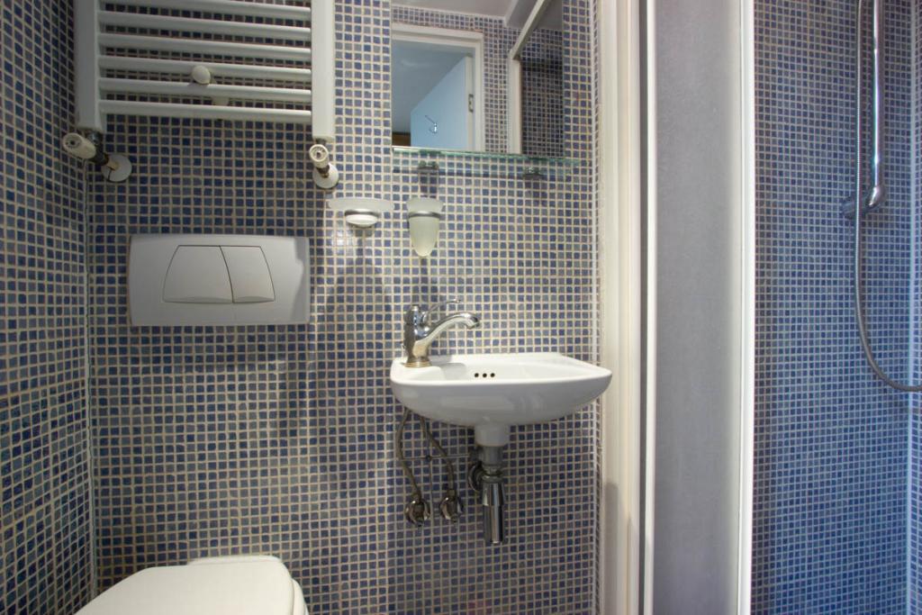 Modern Lower-Ground Studio Apartment – Flat 01, Gloucester Street, Pimlico SW1V 2DB