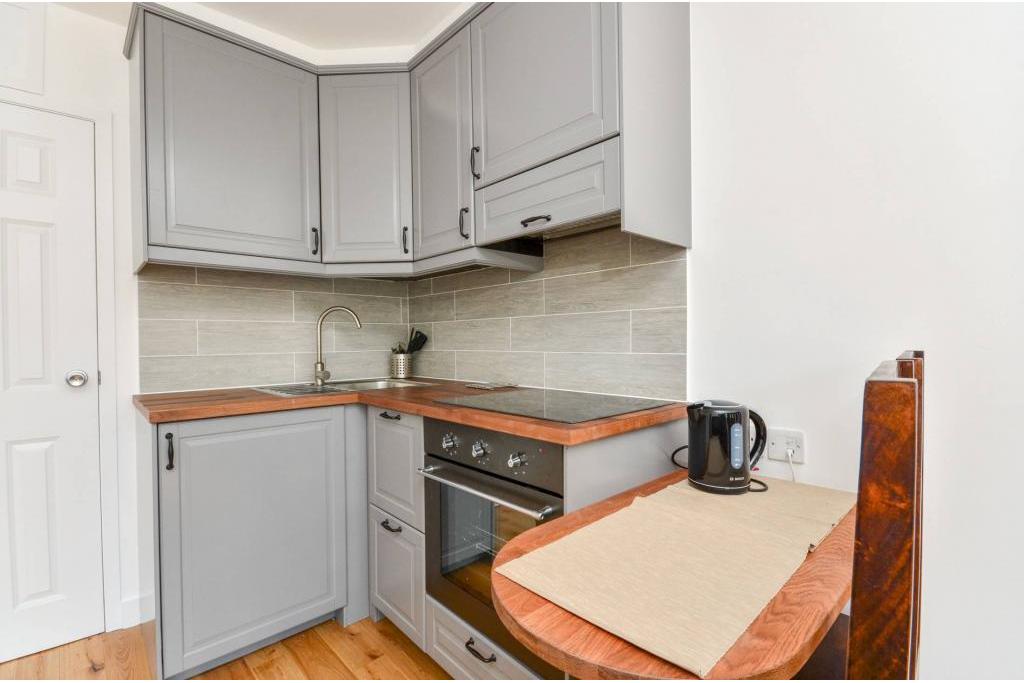 Modern Self-Contained Studio Flat – Flat 16, Penywern Road, Earls Court  SW5 9SX