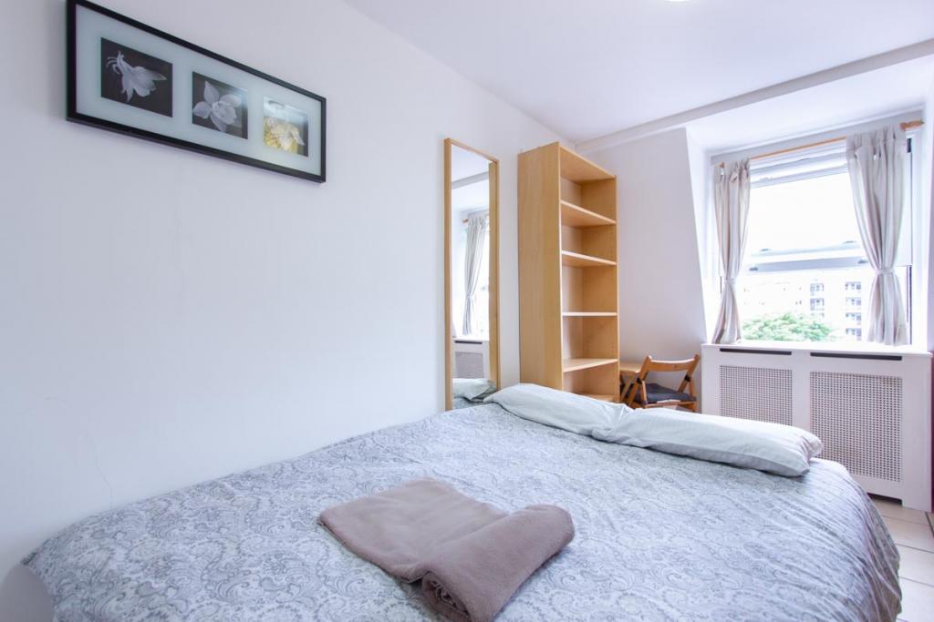 Modern Bedsit – Flat 13, Claverton Street, Pimlico SW1V 3AX