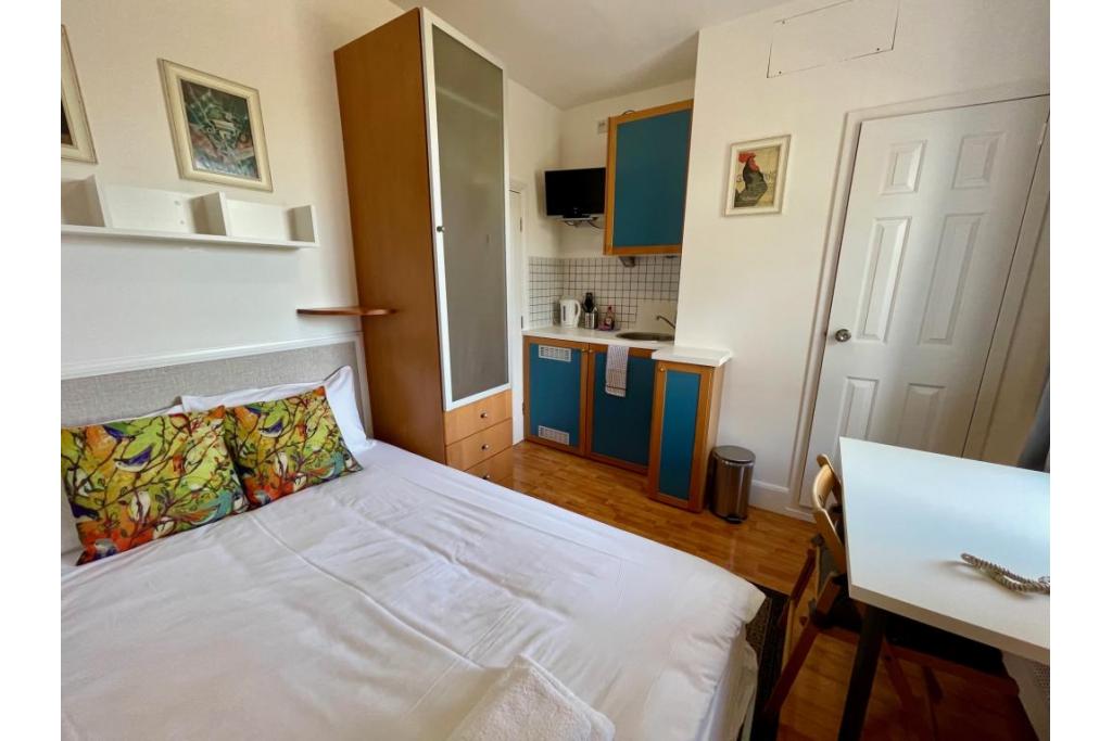 Modern Single Studio – Flat 402, Fulham Palace Road, Fulham W6 9HH