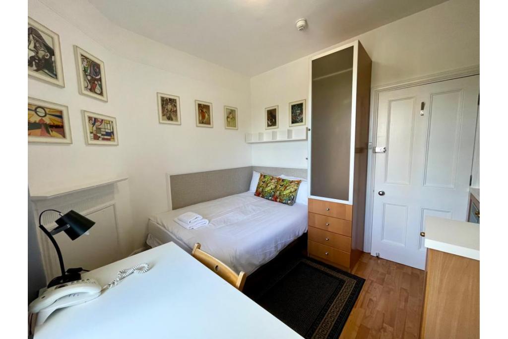 Modern Single Studio – Flat 402, Fulham Palace Road, Fulham W6 9HH