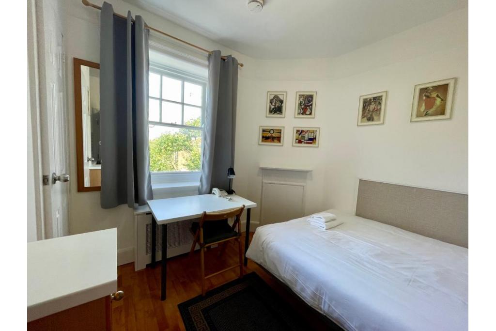 Modern Single Studio – Flat 402, Fulham Palace Road, Fulham W6 9HH