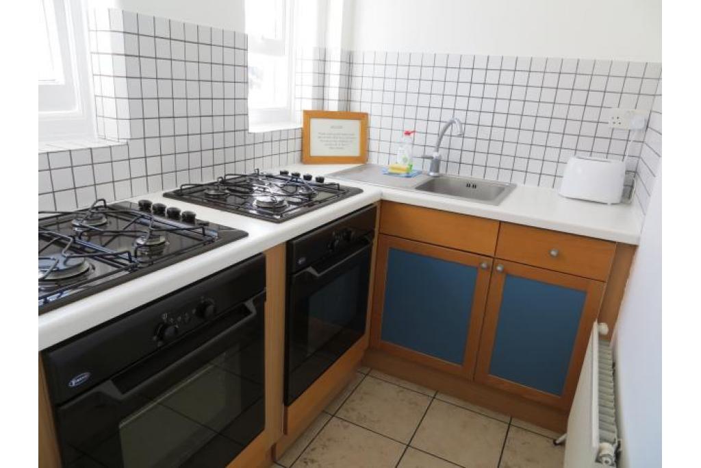 Modern Single Studio – Flat 402, Fulham Palace Road, Fulham W6 9HH