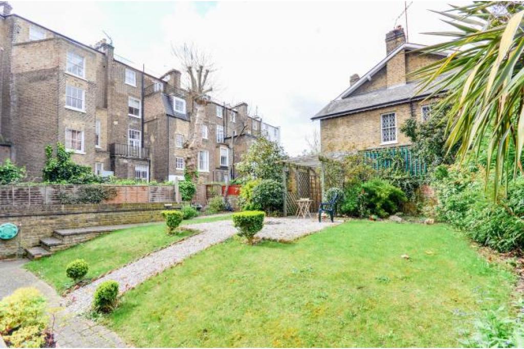 Self-Contained Studio – Flat 12, West Cromwell Road, Earls Court SW5 9QL