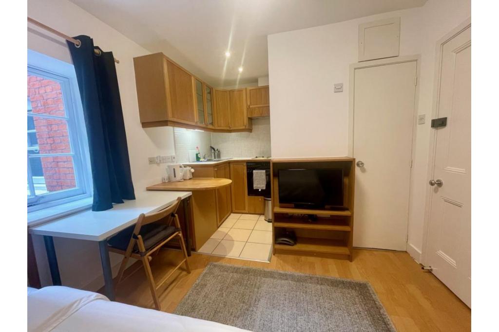 Modern Studio Apartment – Flat 115, Fulham Palace Road, Fulham W6 9HH