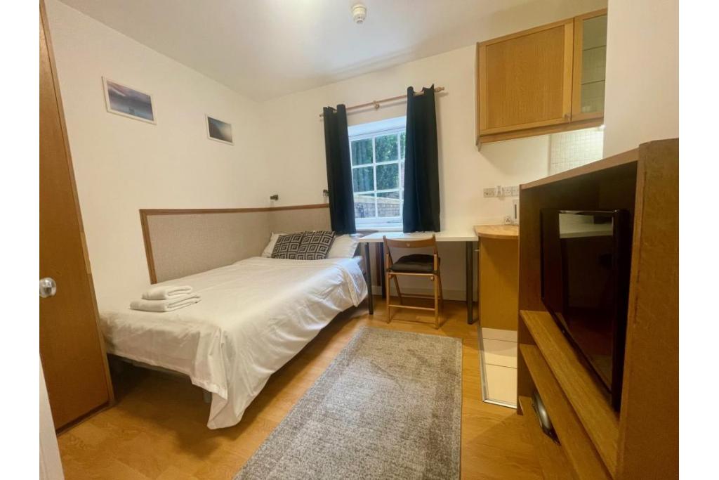 Modern Studio Apartment – Flat 115, Fulham Palace Road, Fulham W6 9HH