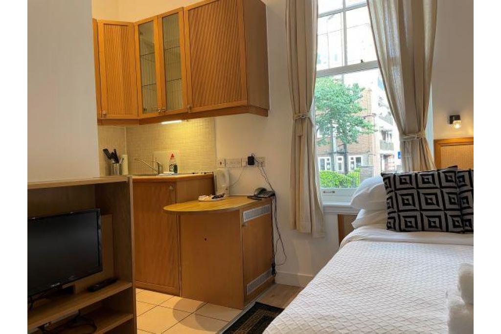 Modern Studio Apartment – Flat 220, Fulham Palace Road, Fulham W6 9HH