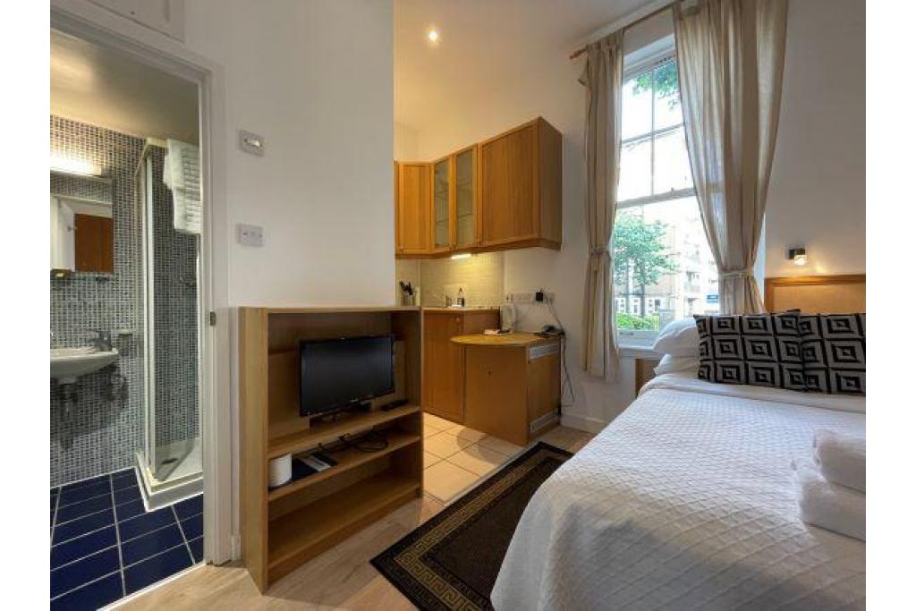 Modern Studio Apartment – Flat 220, Fulham Palace Road, Fulham W6 9HH