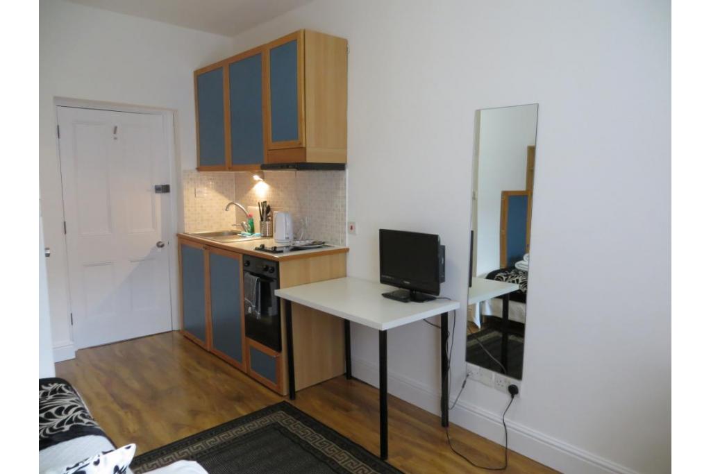 Modern Studio Apartment – Flat 111, Fulham Palace Road, Fulham W6 9HH –