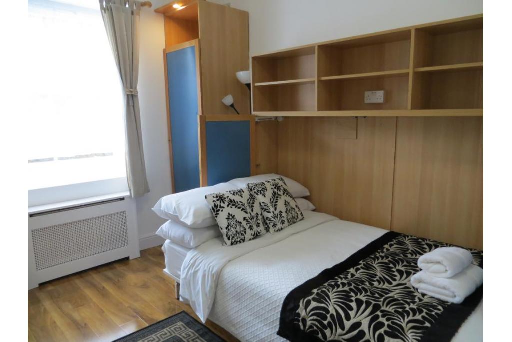 Modern Studio Apartment – Flat 111, Fulham Palace Road, Fulham W6 9HH –