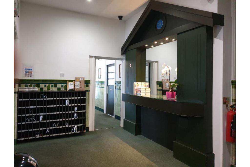 Modern Studio Apartment – Flat 111, Fulham Palace Road, Fulham W6 9HH –