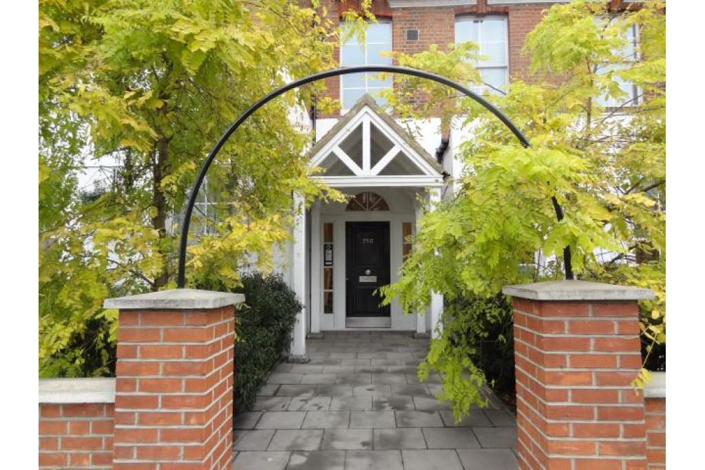 Studio Apartment – Flat 14, Finchley Road, Hampstead NW3 7AJ