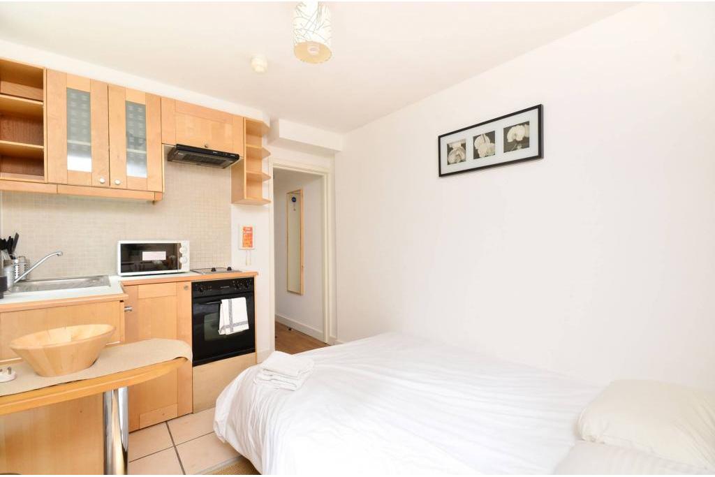 Modern Studio Apartment – Flat 12, Fairholme Road, West Kensington W14 9JZ