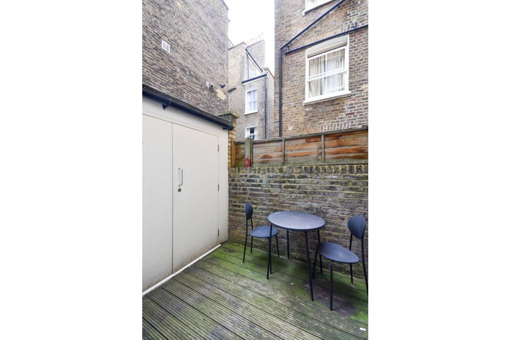 Modern Studio Apartment – Flat 12, Fairholme Road, West Kensington W14 9JZ