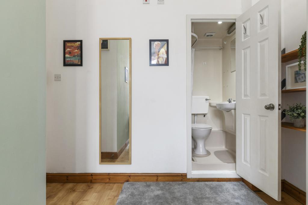 Self-Contained Studio Flat – Flat 05, West Cromwell Road, Earls Court SW5 9QL