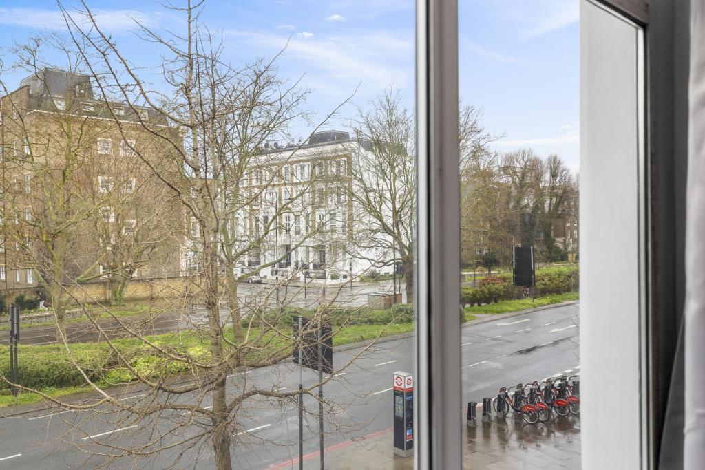 Self-Contained Studio Flat – Flat 05, West Cromwell Road, Earls Court SW5 9QL
