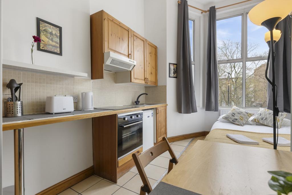 Self-Contained Studio Flat – Flat 05, West Cromwell Road, Earls Court SW5 9QL