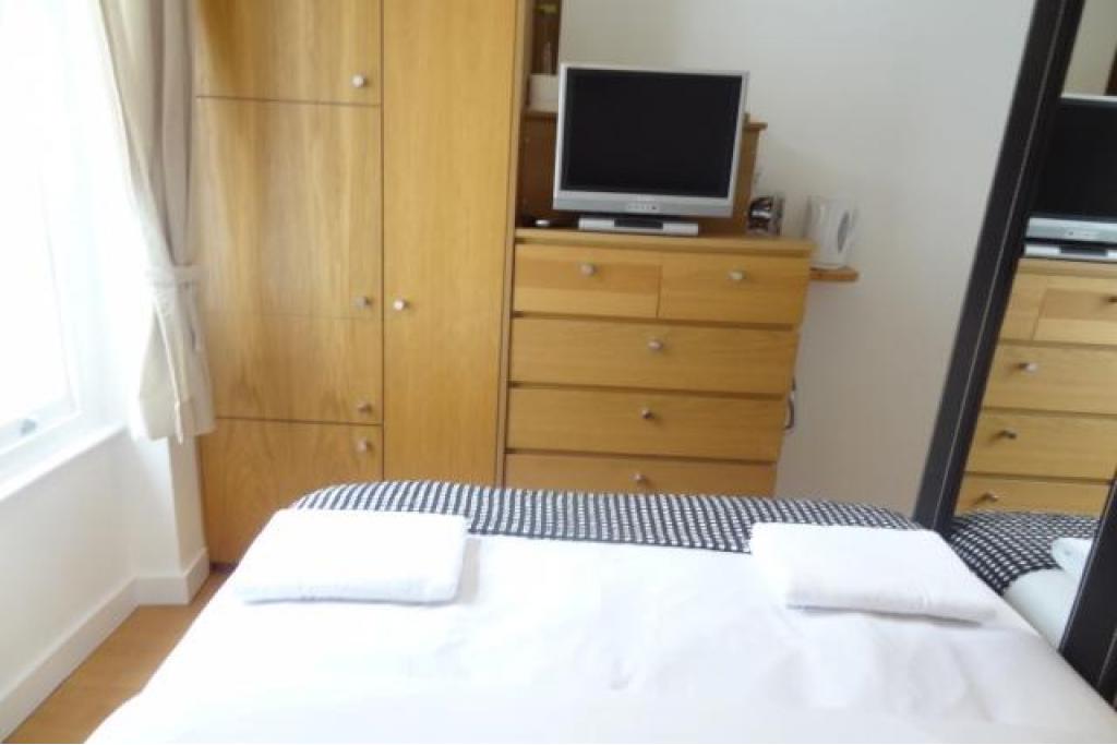 Modern Single Studio – Flat 204, North Gower Street, Euston NW1 2LY