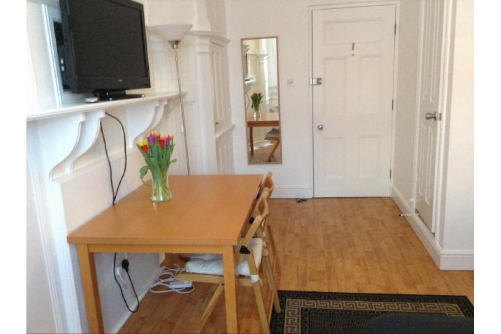 Modern Studio – Flat 214, Fulham Palace Road, Fulham W6 9HH