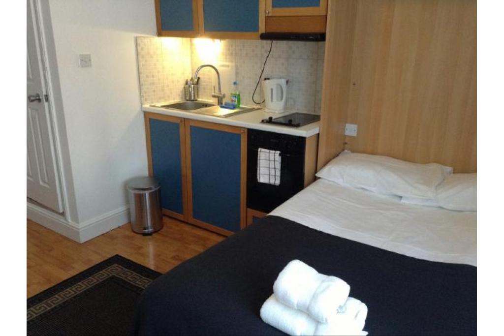 Modern Studio – Flat 214, Fulham Palace Road, Fulham W6 9HH