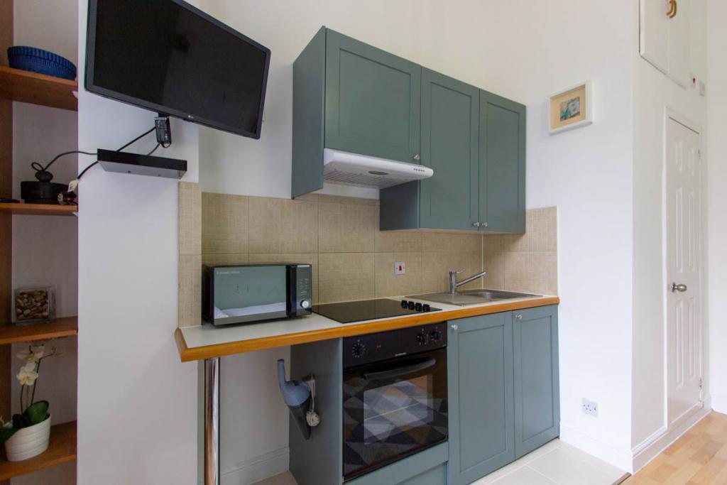 Self-Contained Studio Flat – Flat 03, West Cromwell Road, Earls Court SW5 9QL