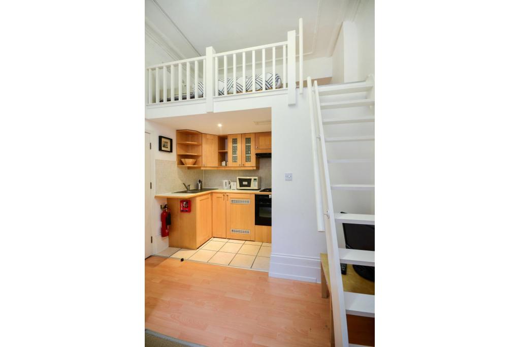Split-Level Studio Apartment – Flat 02, Claverton Street, Pimlico SW1V 3AX