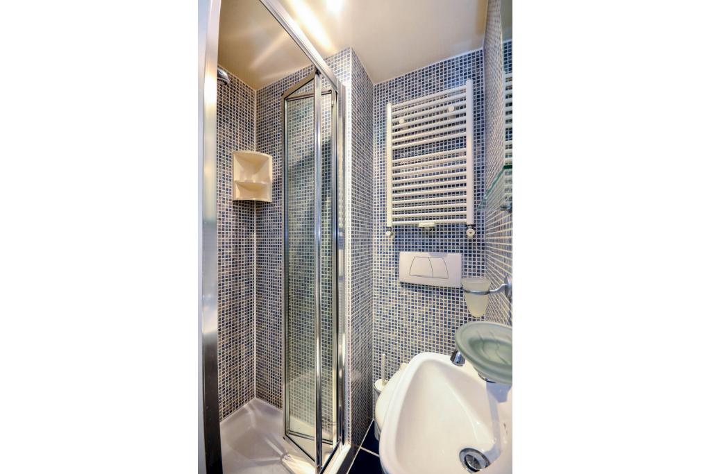 Split-Level Studio Apartment – Flat 02, Claverton Street, Pimlico SW1V 3AX