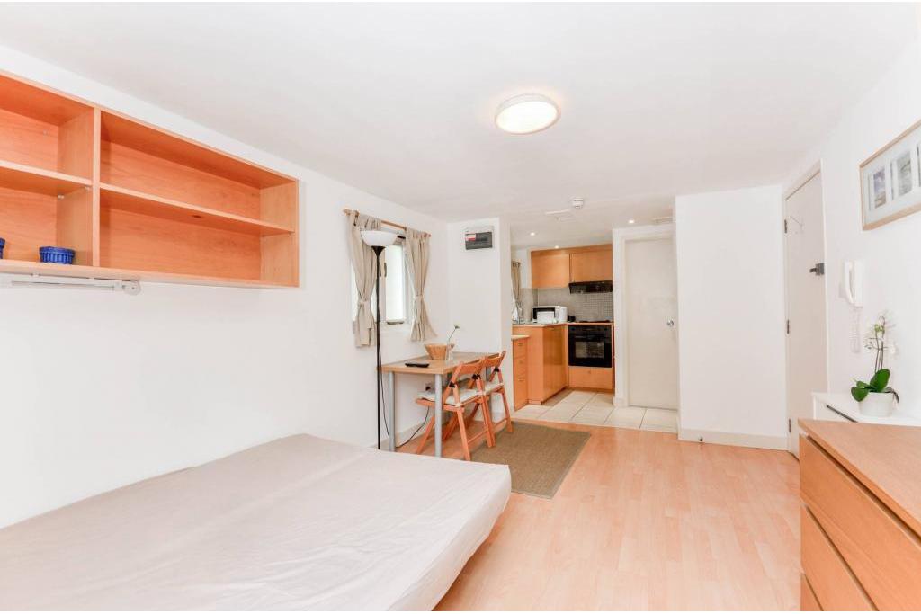 Self-Contained Studio – Flat 40, West Cromwell Road, Earls Court SW5 9QL