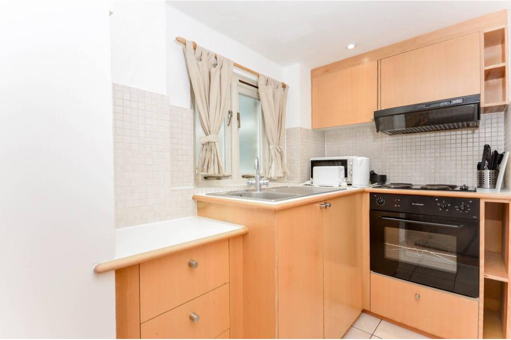 Self-Contained Studio – Flat 40, West Cromwell Road, Earls Court SW5 9QL
