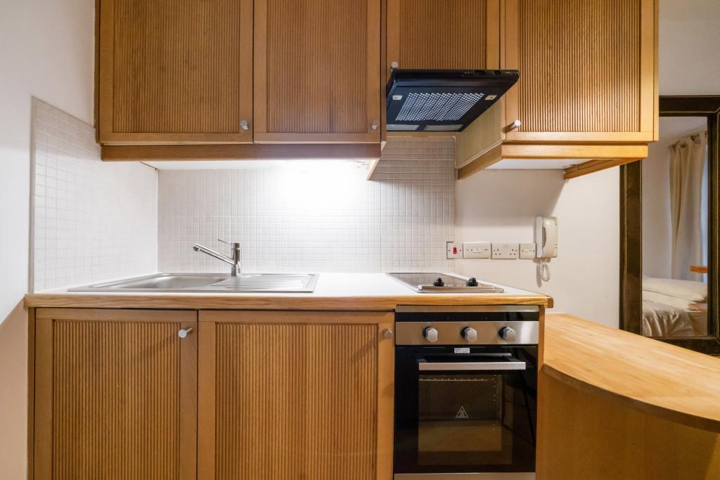 Modern Studio Apartment – Flat 01, Cartwright Gardens, Bloomsbury WC1H 9EH